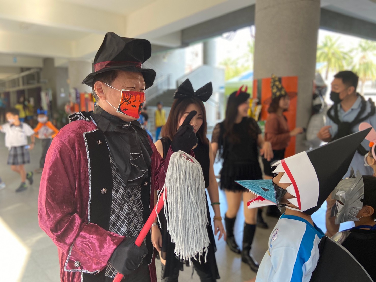 109學年度萬聖節主題日-口罩趴趴走