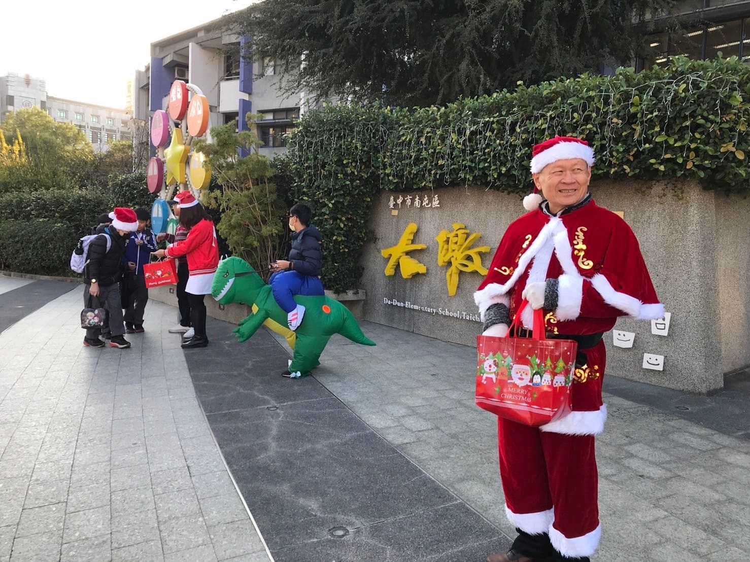112學年度聖誕發糖果