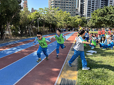 1141206〈第17屆校慶運動會 班際大隊接力〉(另開新視窗)